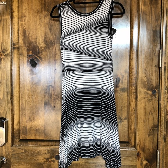 Max Studio Dresses & Skirts - Black and White Max Studio Rayon Spandez Dress Sm